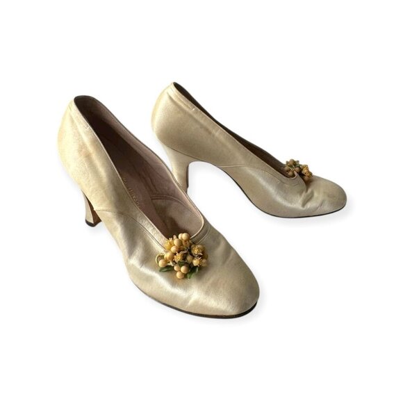 Saks Fifth Avenue 'Debutante Fashions' Ivory Satin Heels – Circa‎ 1950s, 5C - Picture 6 of 13